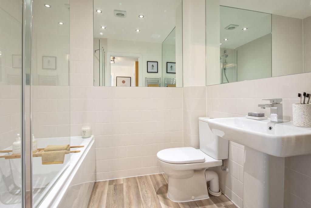 Family bathroom in the Alderney 4 bedroom home