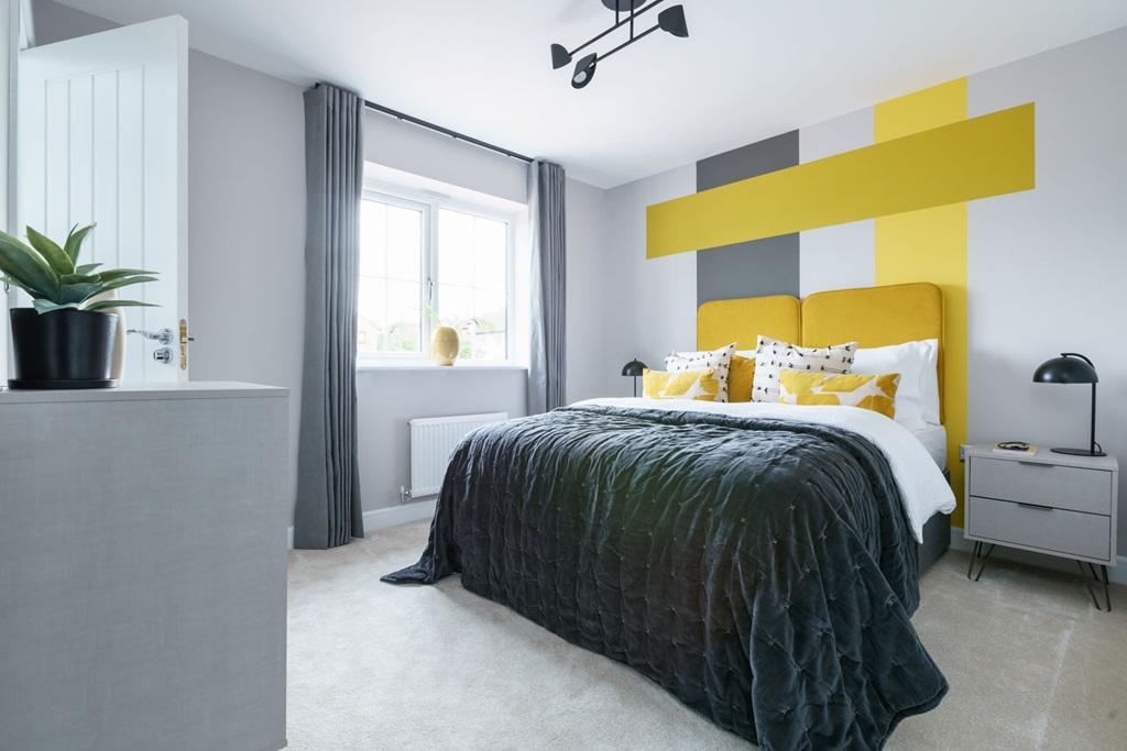 Spacious main bedroom