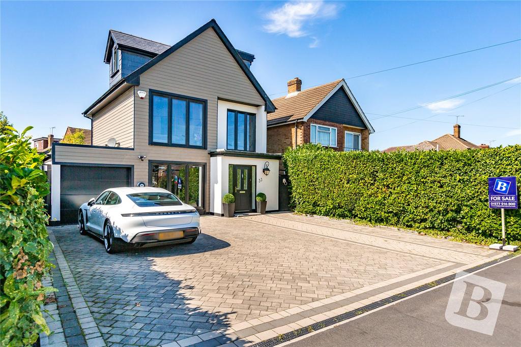 Doddinghurst Road, Brentwood, Essex, CM15 4 bed detached house for sale