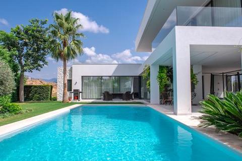 5 bedroom villa, La Alqueria, Benahavis, Malaga