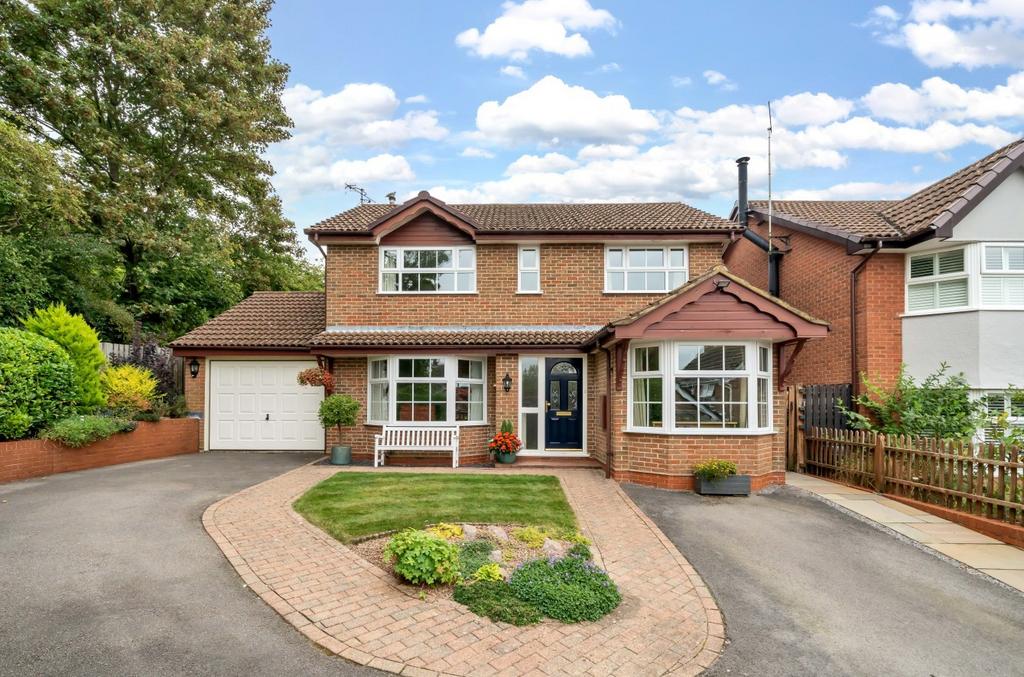 Goodwood Close, Alton, Hampshire, GU34 4 bed detached house for sale