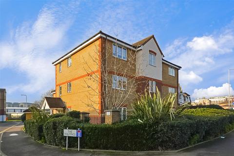 2 bedroom ground floor flat for sale, South Street, Romford, Essex