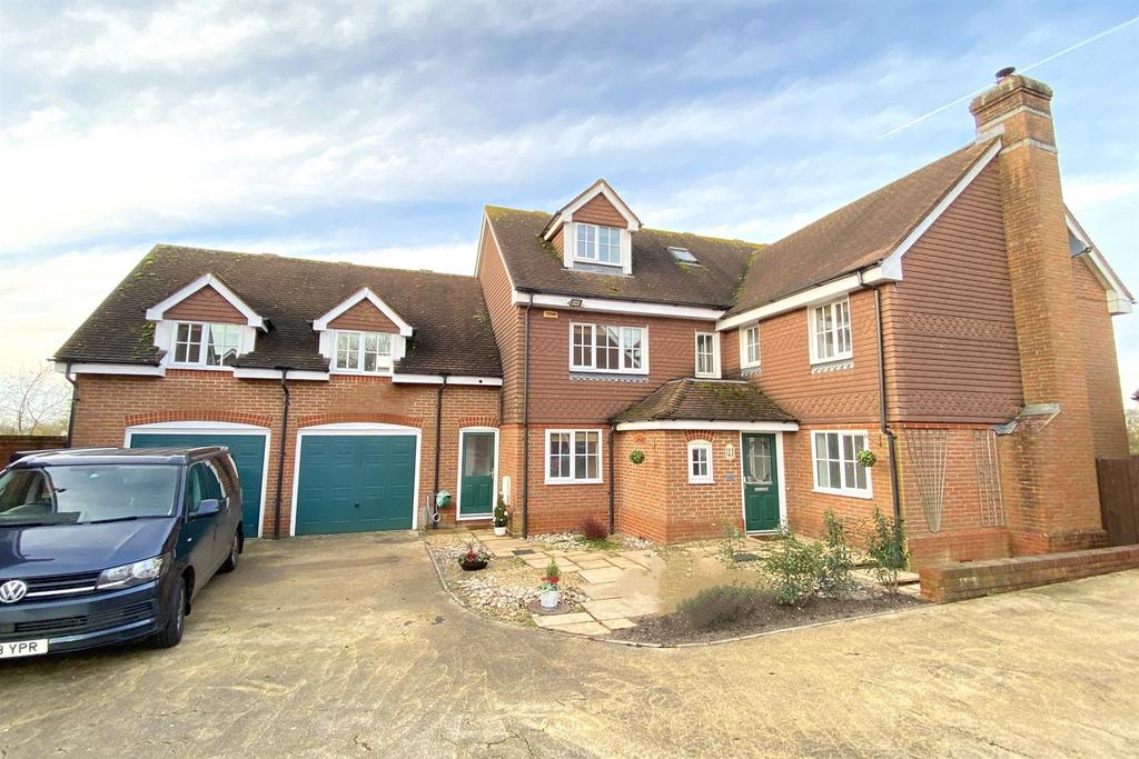 North Waltham, Nr Basingstoke, Hampshire 5 bed detached house £3,500