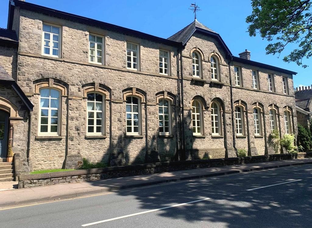 Aynam Court, Aynam Road, Kendal 2 bed flat for sale £180,000