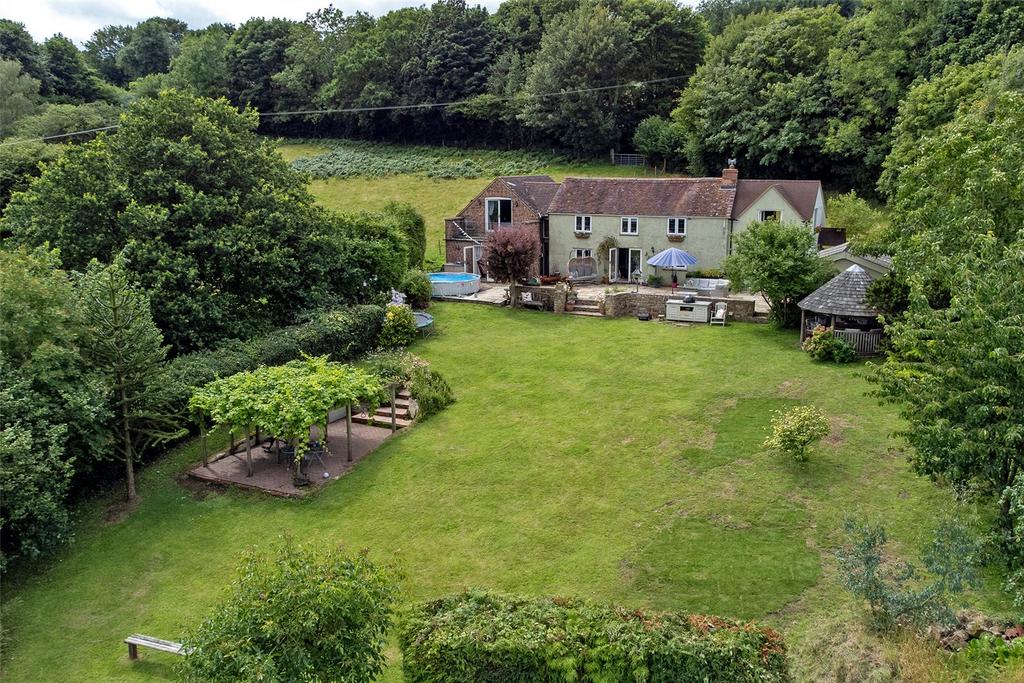 May Hill, Longhope, Gloucestershire... 4 bed detached house £3,995