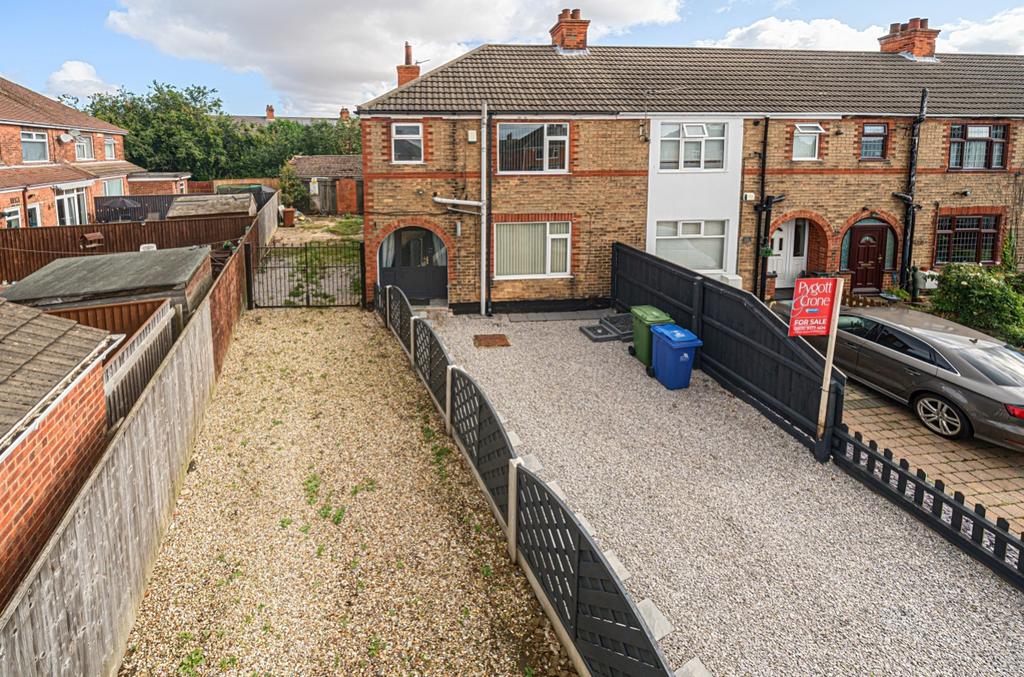 Little Michael Street, Grimsby, North East Lincs, DN34 3 bed end of