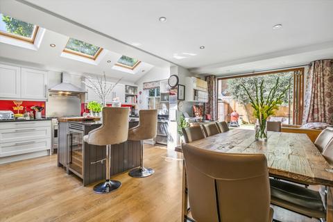 5 bedroom terraced house for sale, Jessica Road, London, SW18.