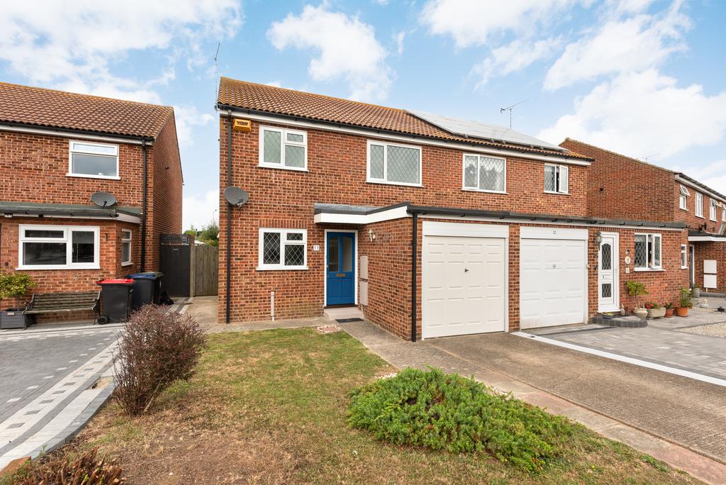 Hampton Close, Herne Bay 3 bed semidetached house for sale £330,000