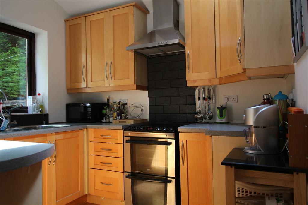 The Glebe, Wrington 3 bed semidetached house to rent £1,400 pcm (£