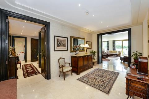 4 bedroom apartment for sale, Embassy Court, Wellington Road, St Johns Wood, NW8