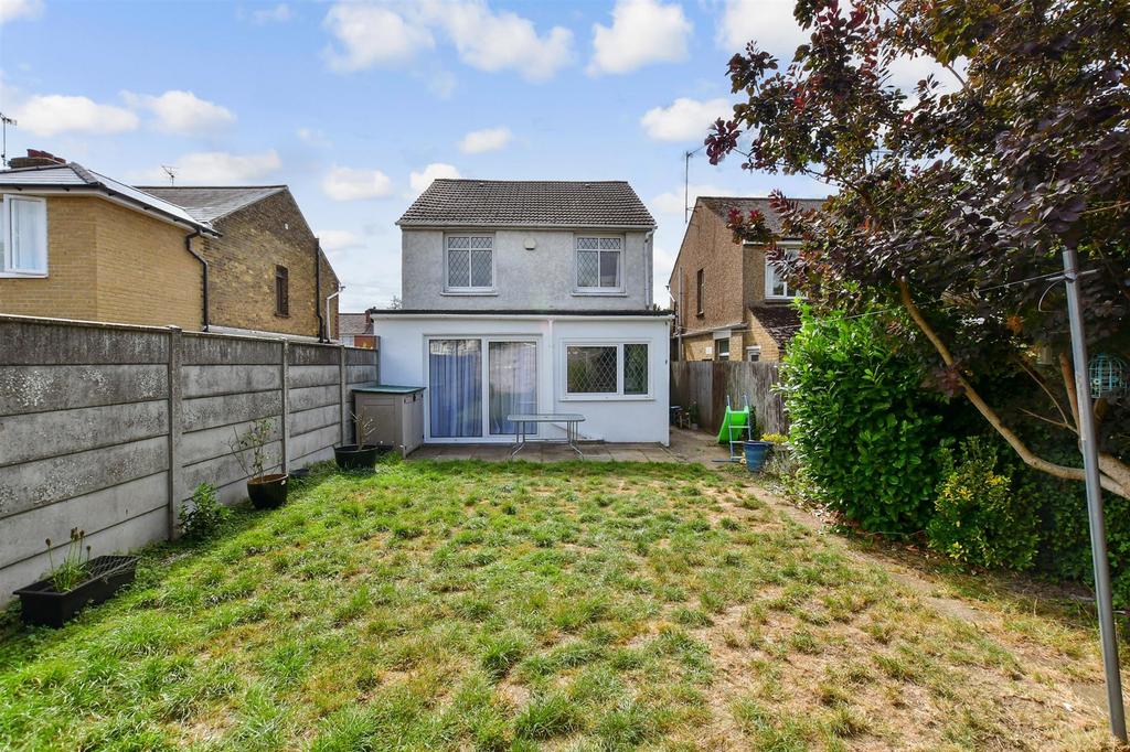 Plains Avenue, Maidstone, Kent 3 bed detached house for sale £380,000