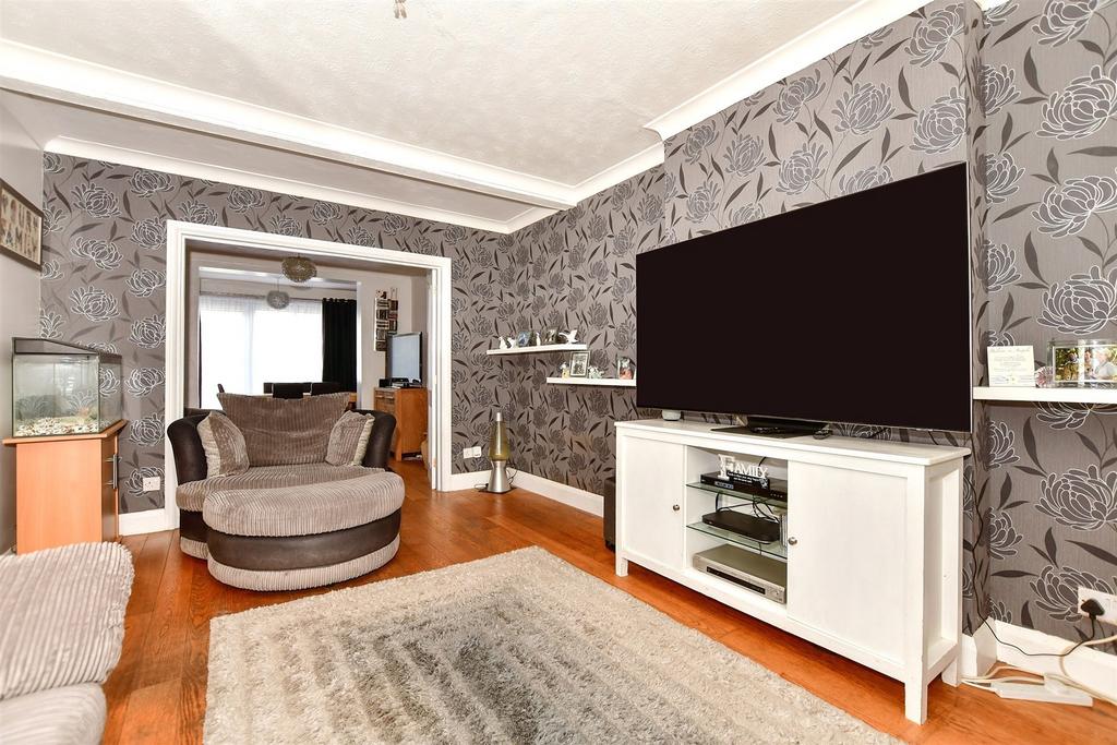 Plains Avenue, Maidstone, Kent 3 bed detached house for sale £380,000