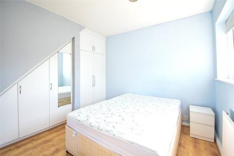 3 bedroom semi-detached house to rent, Regent Avenue, Uxbridge UB10