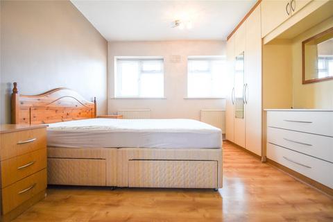 3 bedroom semi-detached house to rent, Regent Avenue, Uxbridge UB10