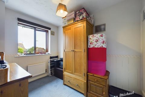 2 Base Close, Aylesbury, HP20 2UY