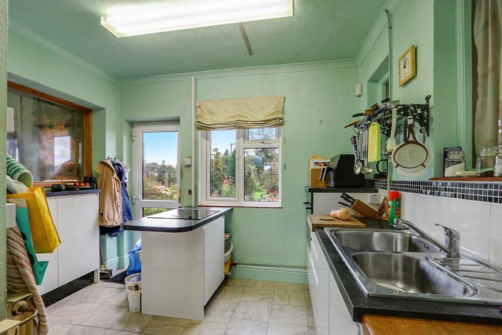 Kitchen/Dining Area