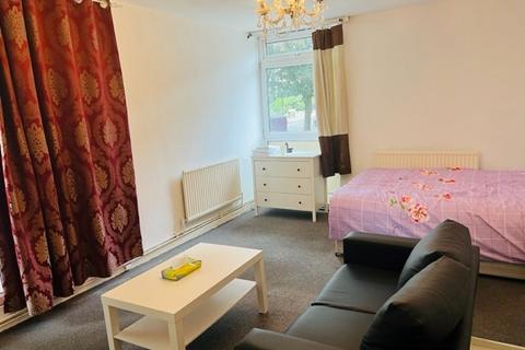 Studio to rent, Briggs House, Chambord Street, Shoreditch, E2