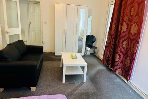 Studio to rent, Briggs House, Chambord Street, Shoreditch, E2