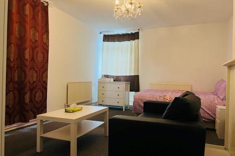 Studio to rent, Briggs House, Chambord Street, Shoreditch, E2