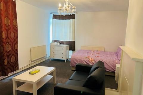 Studio to rent, Briggs House, Chambord Street, Shoreditch, E2