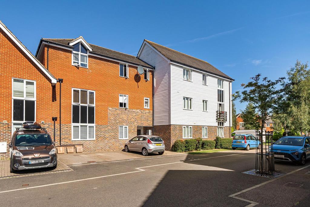 Edward Vinson Drive, Faversham, ME13 1 bed flat for sale £170,000