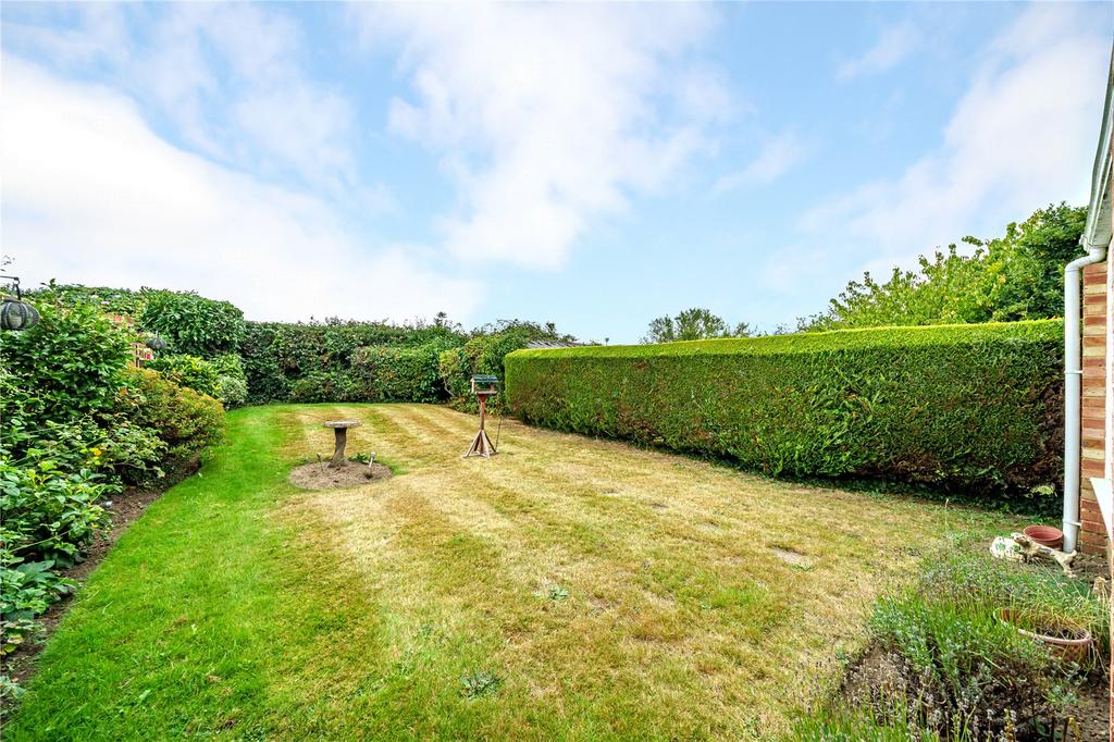 Garson Close, West End Village, KT10 2 bed end of terrace house for