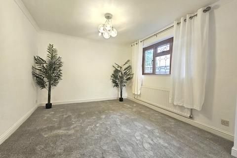 3 bedroom bungalow to rent, Lilac Close, Great Bridgeford, ST18