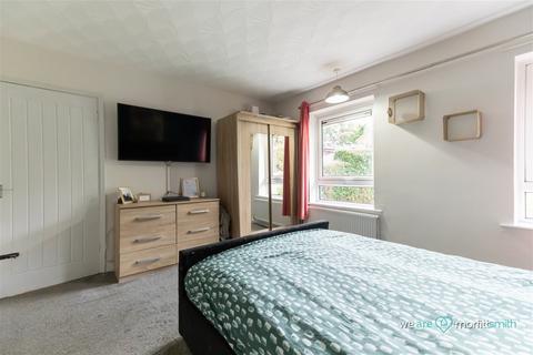 16 Lamb Drive, Sheffield, S5 8LT