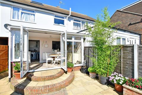 31 Cedar Close, Worthing, BN13 2JA
