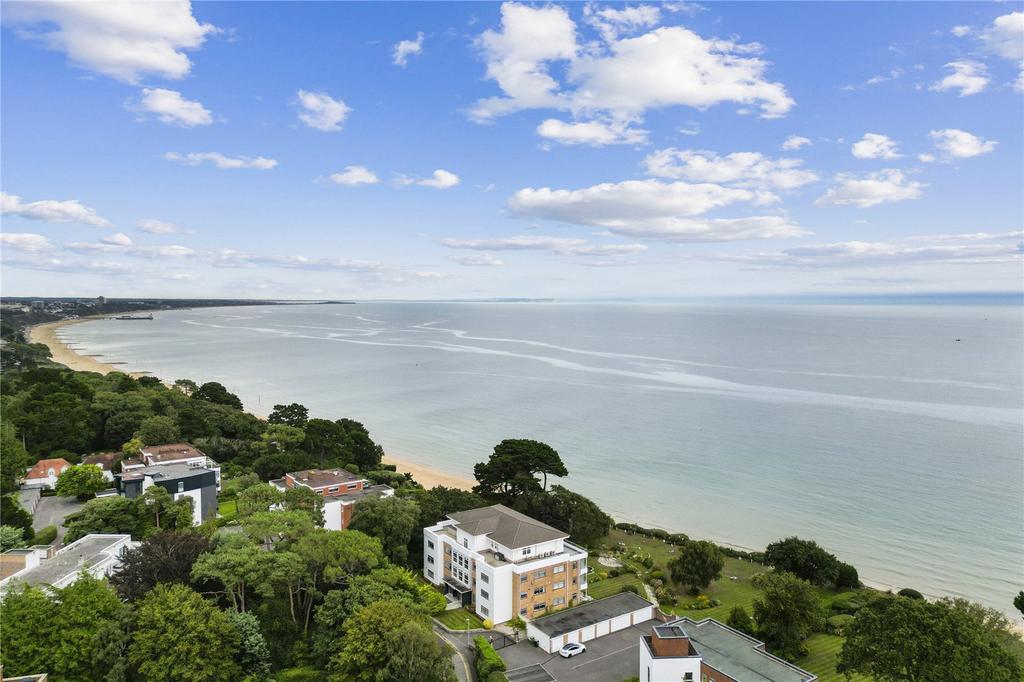 Martello Park, Canford Cliffs, Poole... 3 bed apartment for sale £