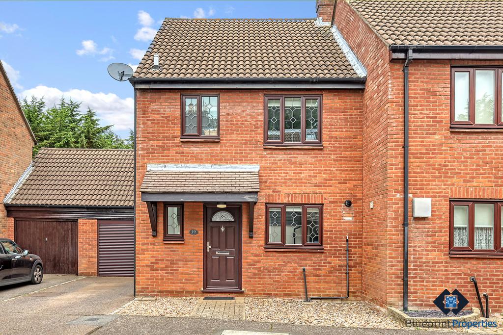 Conifer Drive, Warley, CM14 3 bed semidetached house for sale £550,000
