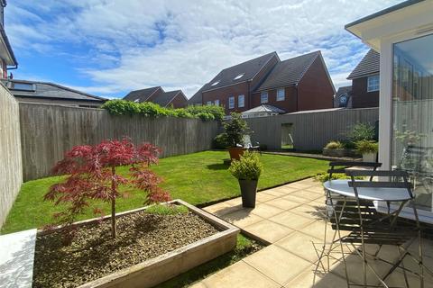 4 bedroom detached house for sale, Penhurst Crescent, Heywood, Greater Manchester, OL10