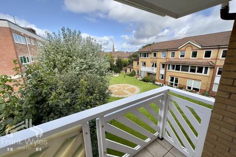1 bedroom flat for sale - 53 Poplar Court