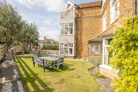 5 bedroom townhouse for sale, Glebe Avenue, Hunstanton