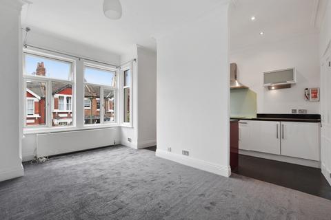 3 bedroom flat to rent, Park Hall Road, East Finchley, N2