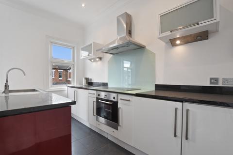 3 bedroom flat to rent, Park Hall Road, East Finchley, N2