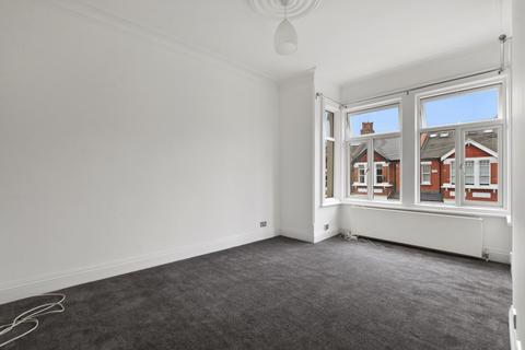 3 bedroom flat to rent, Park Hall Road, East Finchley, N2