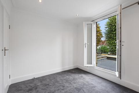 3 bedroom flat to rent, Park Hall Road, East Finchley, N2