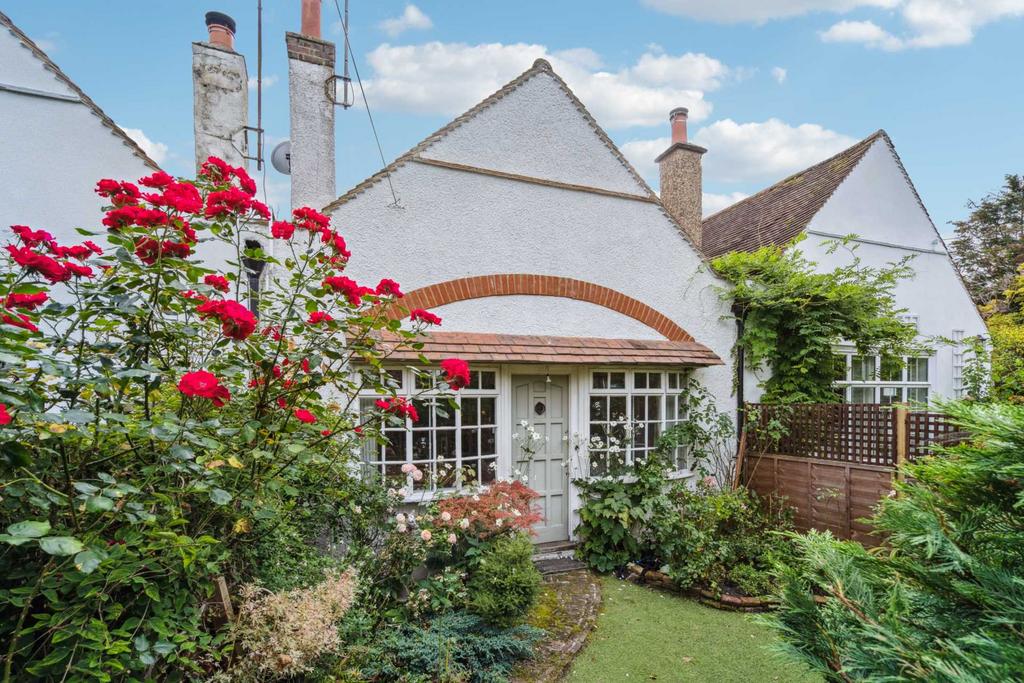 The Studios, Falconer Road, Bushey Village 2 bed terraced house for