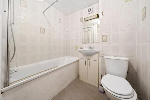 16 Albemarle Park, Beckenham, BR3 5XG