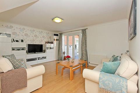 8 Amethyst Drive, Sittingbourne, ME10 5JR