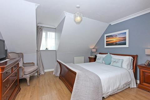 8 Amethyst Drive, Sittingbourne, ME10 5JR