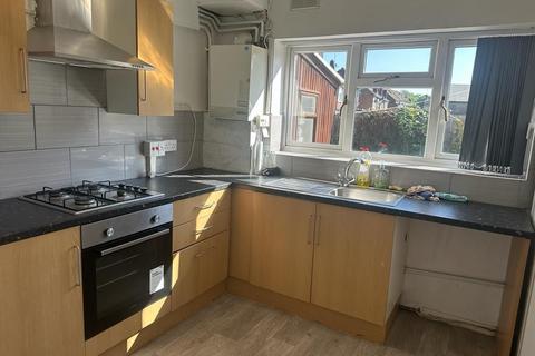 3 bedroom semi-detached house to rent - Bishopton Close, Coventry