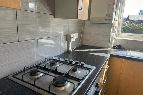 3 bedroom semi-detached house to rent - Bishopton Close, Coventry