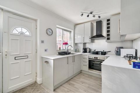 1 bedroom maisonette for sale, Woking,  Surrey,  GU21