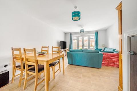 2 Barley Close, Longwick, Princes Risborough, HP27 9ET