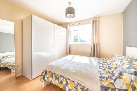 69 Turnstone Close, London, E13 0HW