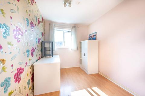 69 Turnstone Close, London, E13 0HW