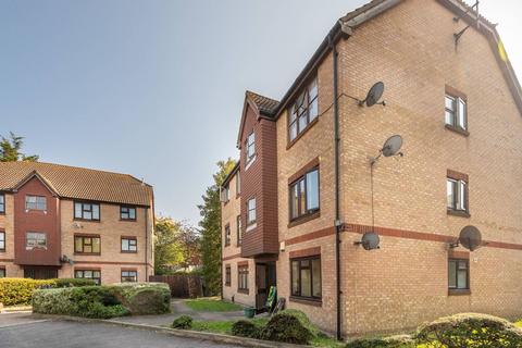 69 Turnstone Close, London, E13 0HW