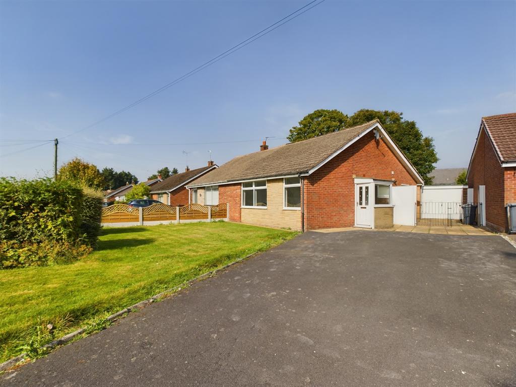 Noel Gate, Aughton, Lancashire 3 bed semidetached bungalow £1,150